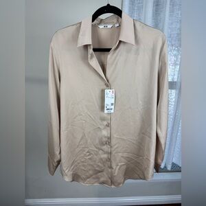 NWT Uniqlo Satin Long Sleeve Button Up Blouse, Medium, Beige Button Down Top